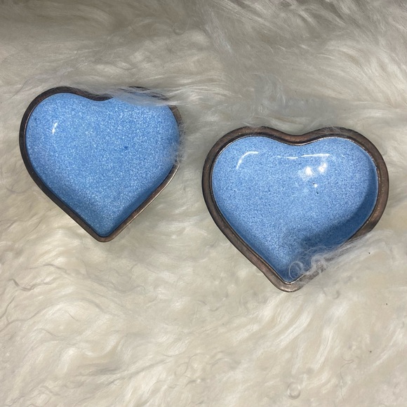 Enamel on copper heart shaped trinket box with painted butterfly & flowers. Used - Picture 4 of 5